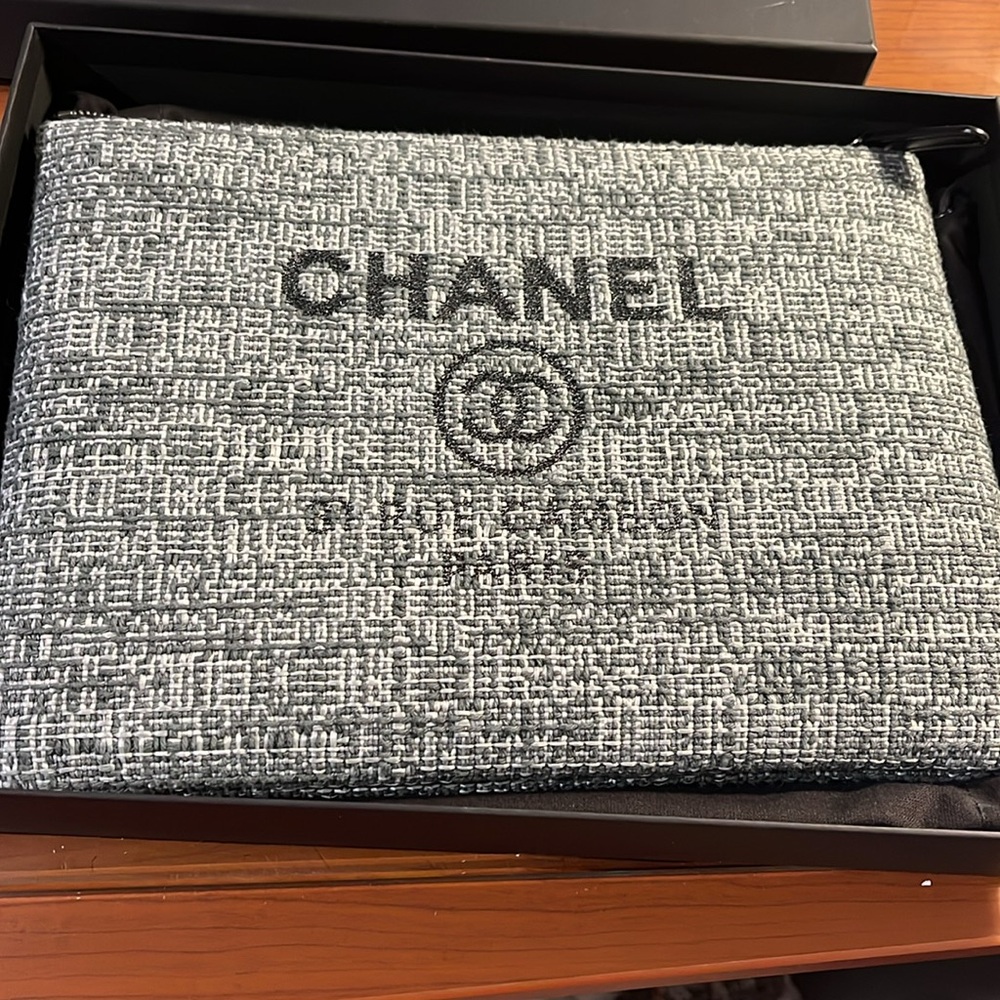 Chanel clutch
